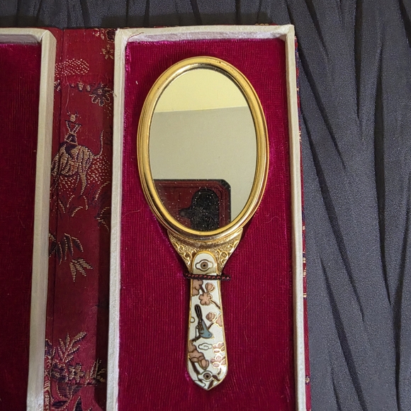 Red Floral Patterned Travel Set - Picture 3 of 4